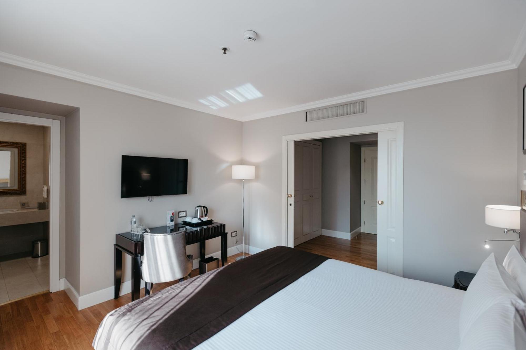 Hotel Grand - Small Luxury Of The World